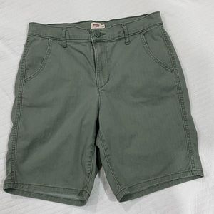 Levi’s mid thigh shorts